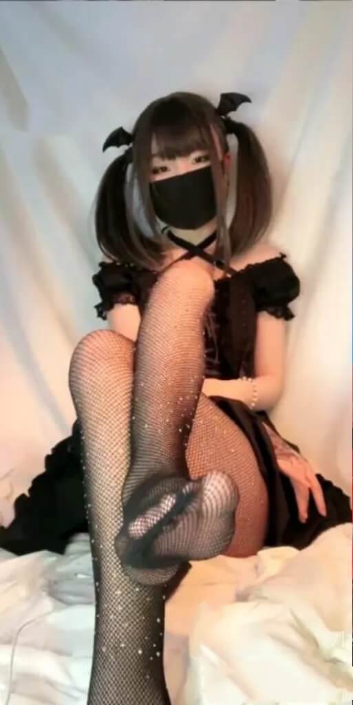 芃芃大人写真合集整理:持续更新 200v/66G 美足控与角色扮演全收录 1 芃芃大人写真合集